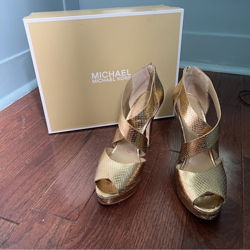 Michael Kors 8.5 Gold Snake Platform Pump Heels - Picture 2 of 11
